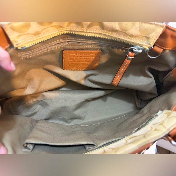 Coach Hampton Signature Yellow Braided
Tote vintage - Picture 11 of 15